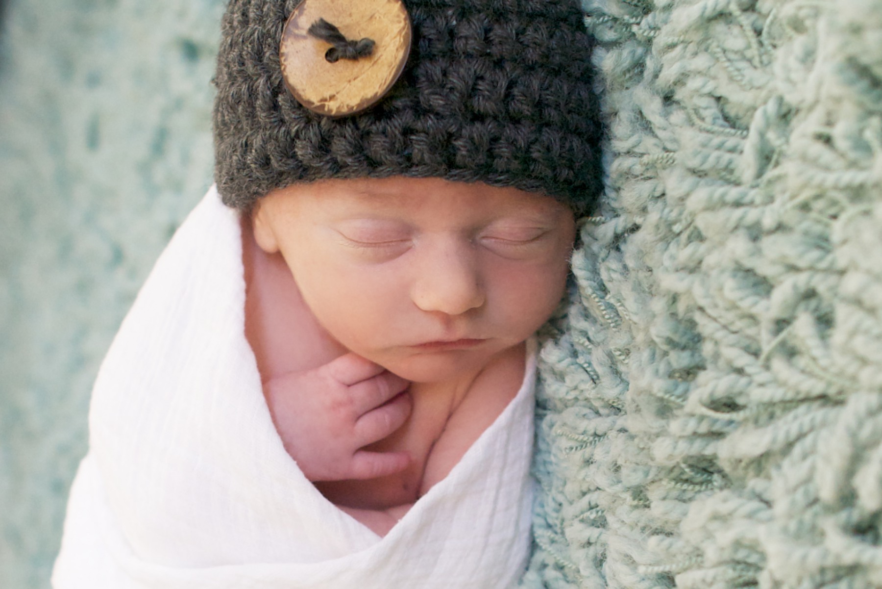 newborn photography in-home lifestyle