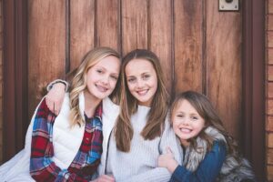 Sisters | Outdoor Family Portraits in Omaha