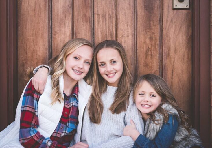 Sisters | Outdoor Family Portraits in Omaha